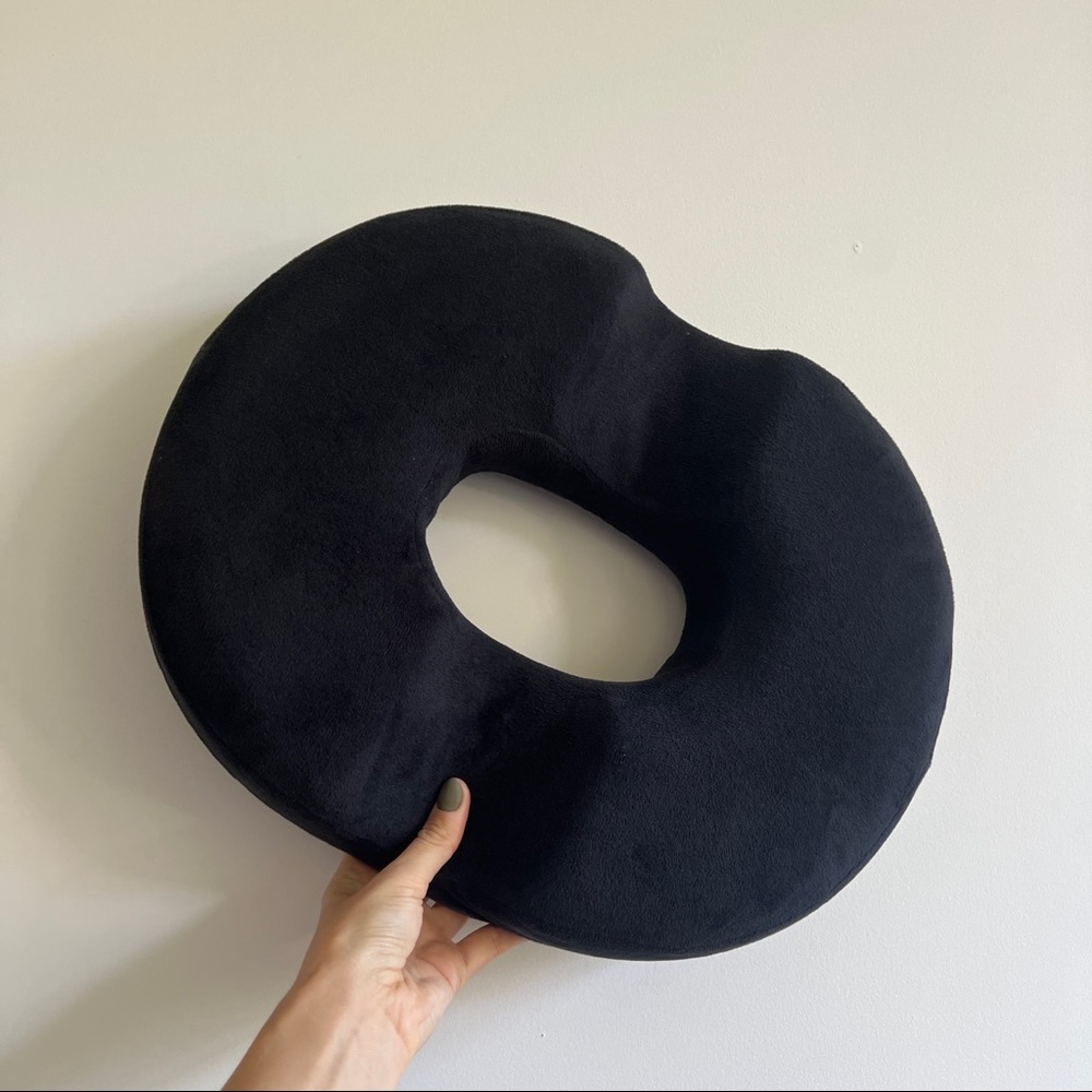 Black orthopedic donut seat cushion pillow for tailbone sciatica relief